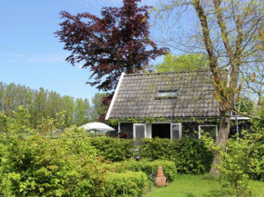 Гостиница Holiday home for two people at a peaceful central location in Heiloo near Egmond  Хейло